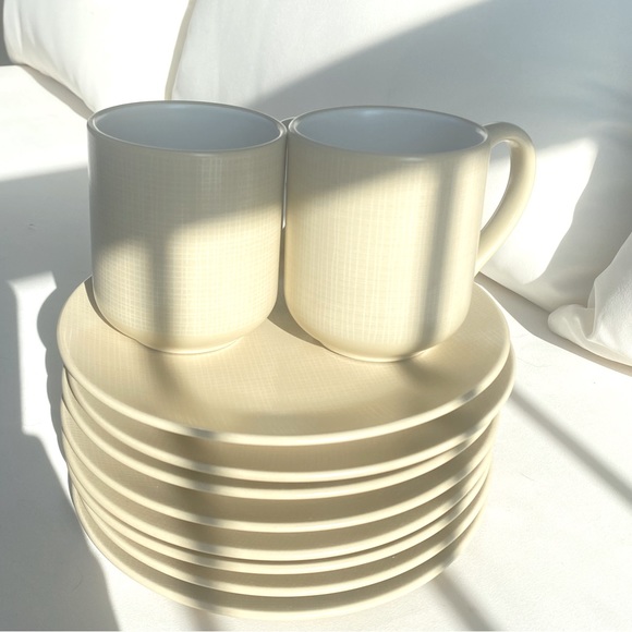 Brand New Kitchen Stuff Plus Mugs and Plates!! - Picture 2 of 2